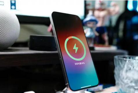 潜山苹果15换屏服务分享用什么充电器给iPhone15充电更好 